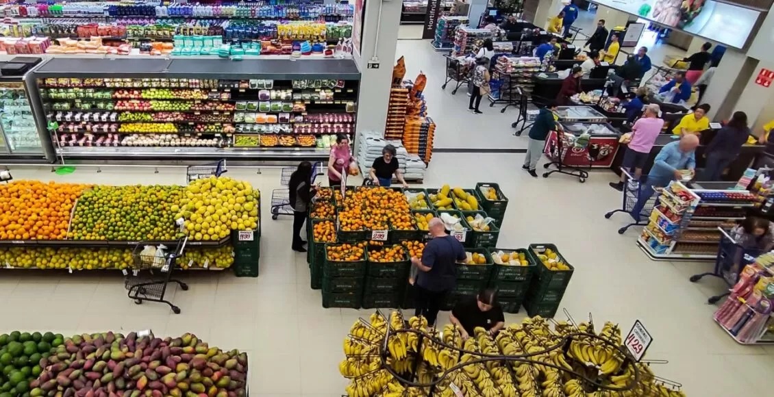 Aumento-nos-preços-de-alimentos-em-maio-destaca-batata,-leite-e-maçã