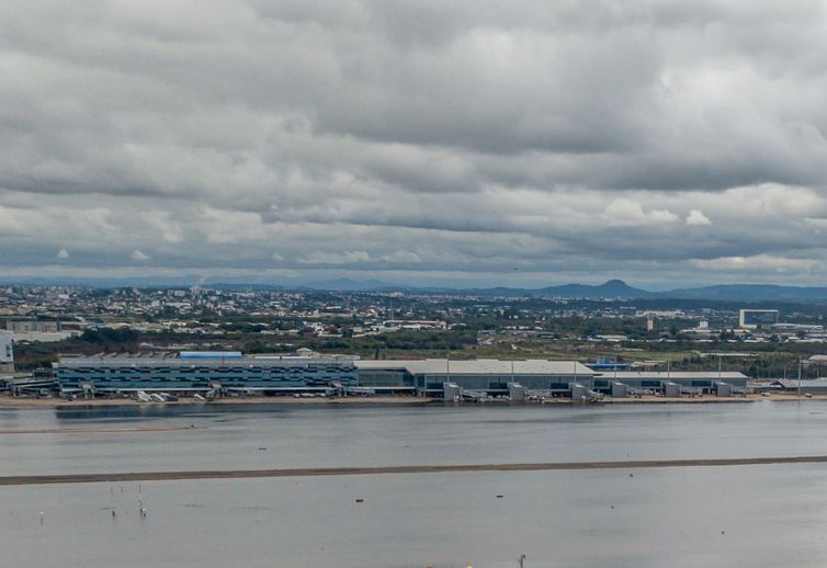 aeroporto-de-porto-alegre-reabrira-para-embarque-e-desembarque