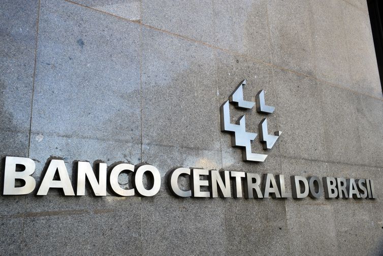 banco-central-avalia-aumentar-juros-devido-a-alta-do-dolar-e-aumento-dos-gastos-publicos