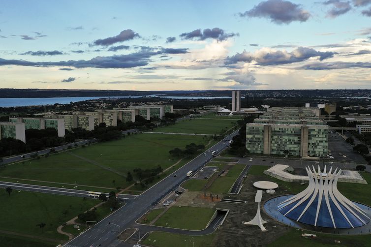 cnc-defende-reforma-administrativa-para-conter-aumento-da-divida-publica