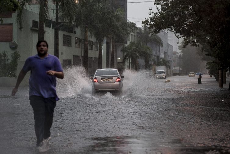 cidade-de-sao-paulo-em-estado-de-atencao-para-alagamentos