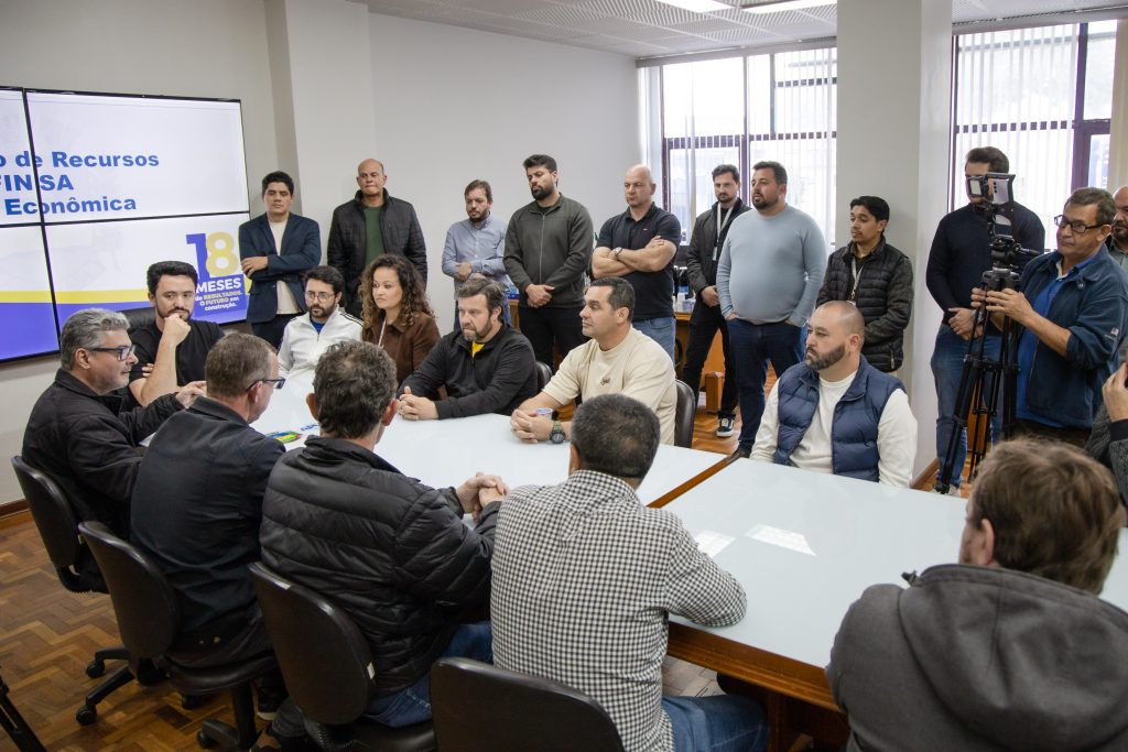 Apucarana apresenta plano de R$ 30 milhões para asfalto, máquinas e proteção climática