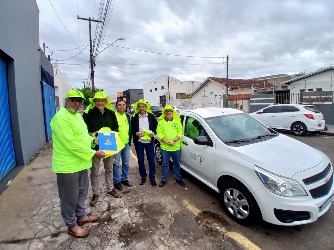 Apucarana entrega veículo a instituto para ampliar trabalho comunitário