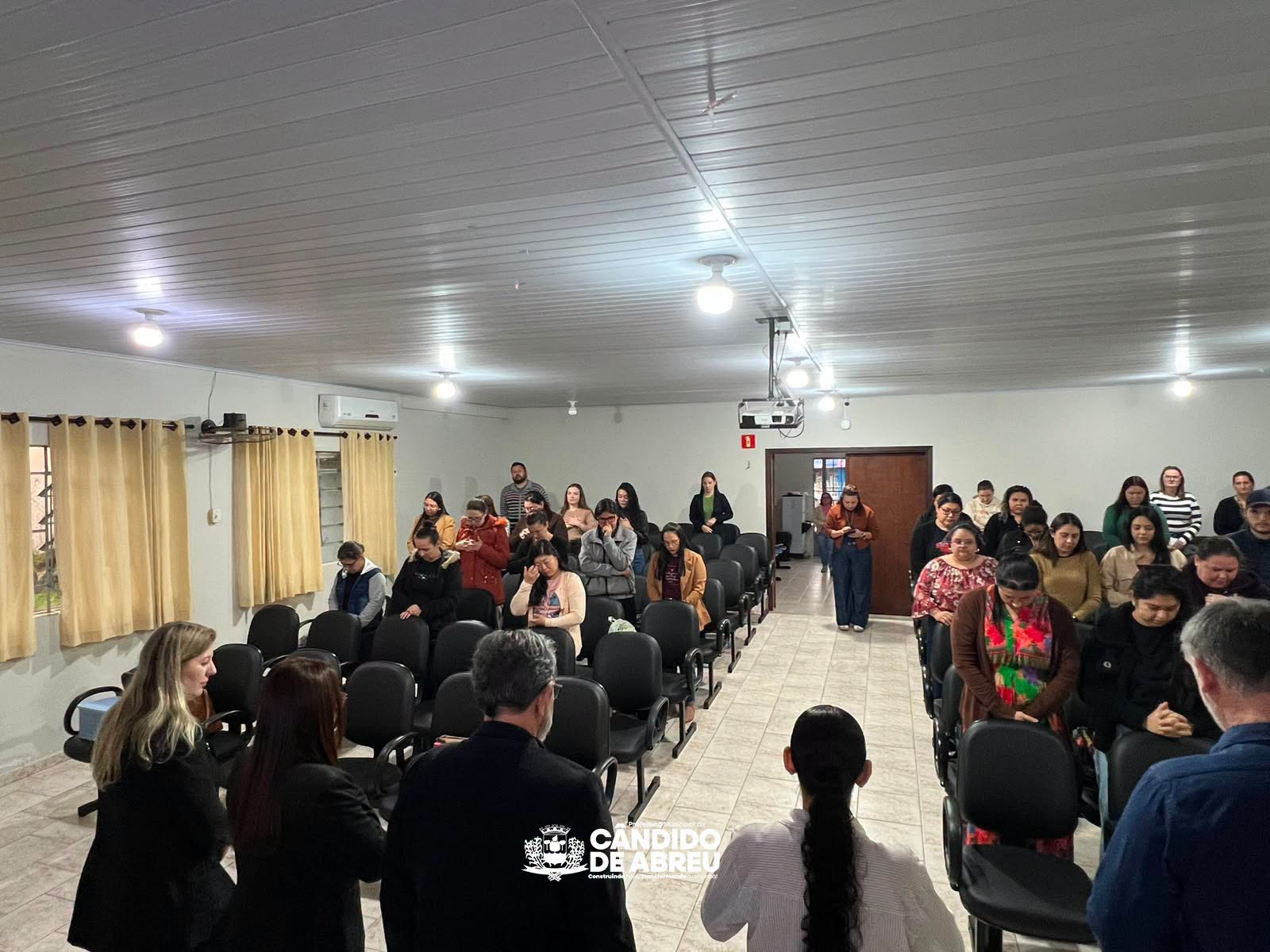 Cândido de Abreu sedia treinamento do Inglês Paraná Kids para professores da região