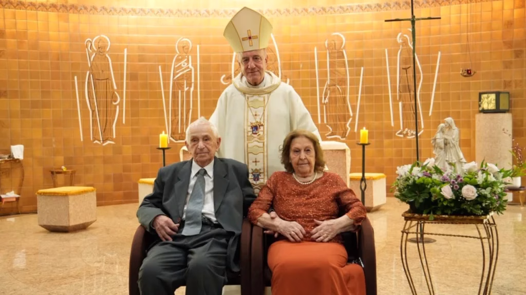 Casal de Maringá marca 80 anos de casamento com bênção do Papa
