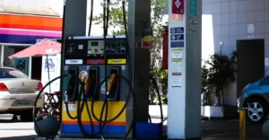 Governo mantém subsídios de combustíveis por mais 30 dias contra pressão do mercado