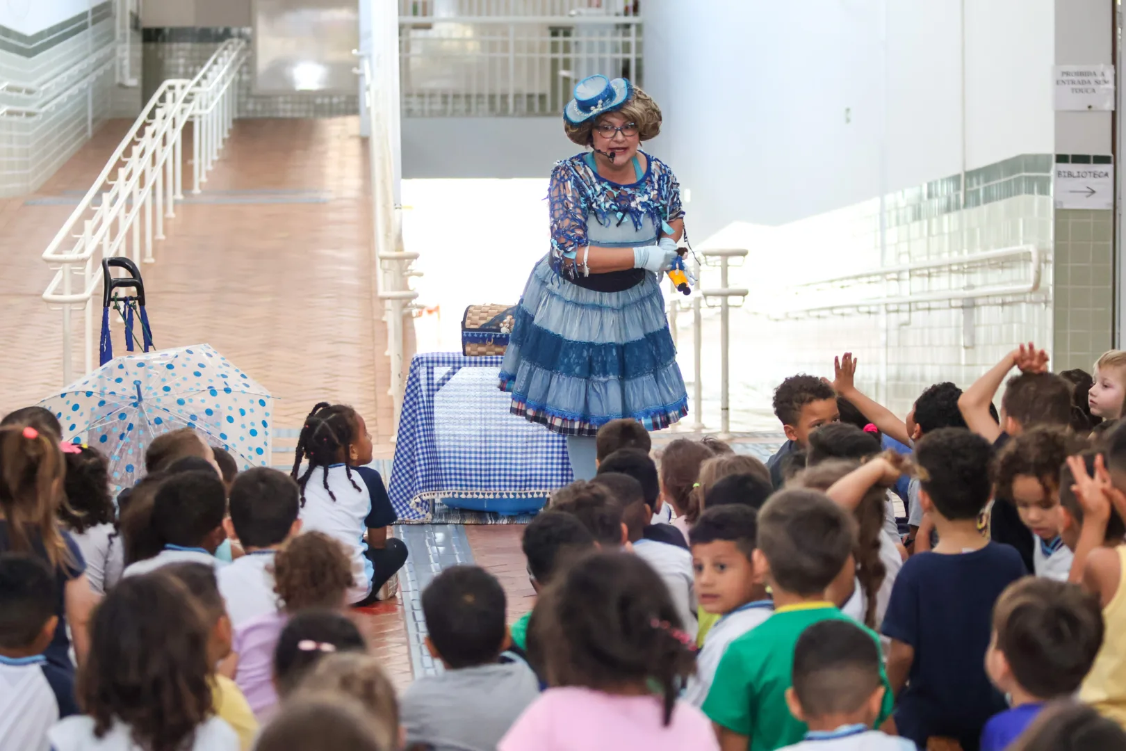 Rede municipal de Maringá encerra férias com espetáculo teatral para crianças