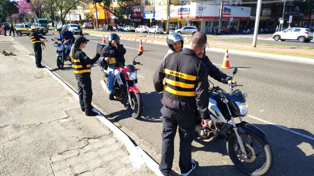Semob promove treinamento de segurança para motociclistas em Maringá