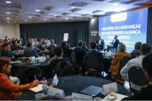 Agronegócio do Paraná ganha destaque em encontro de produtores em Maringá