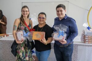 Apucarana entrega kits de tintas naturais para alunos do 5º ano