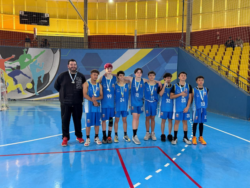 Arapongas brilha em competições regionais com conquistas no futsal e basquetebol