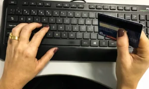 Brasil regulamenta e-commerce em contratações públicas para acelerar processos