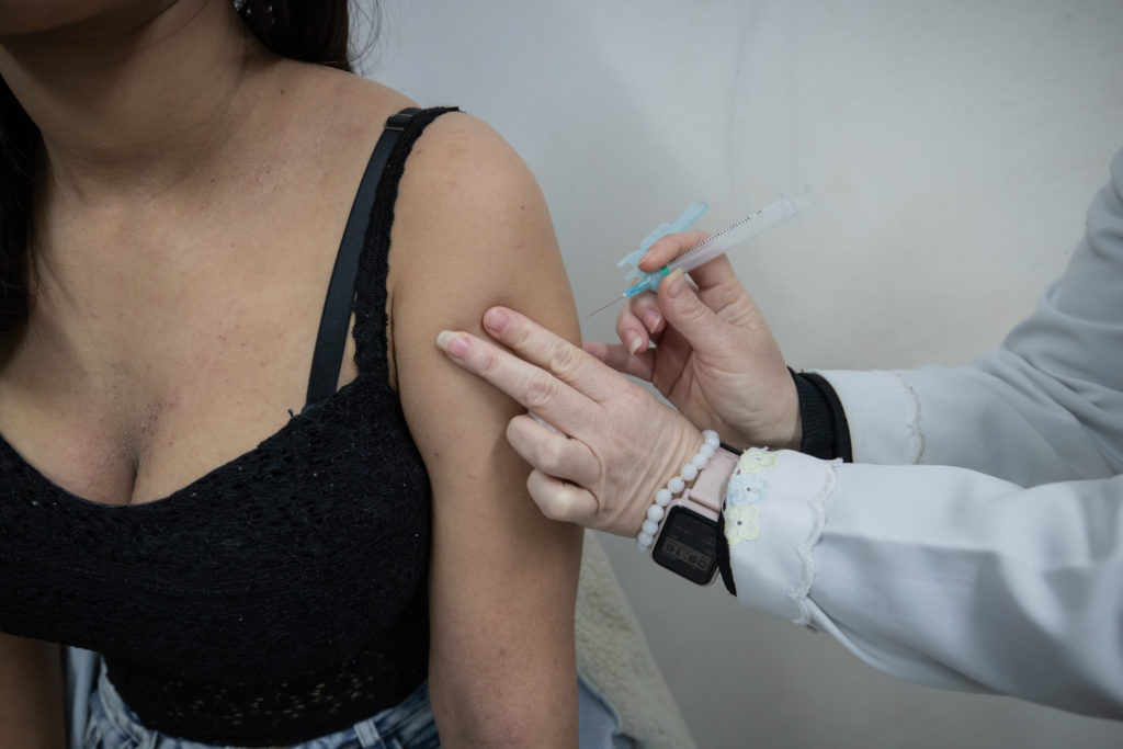 Campanha de vacinação contra gripe segue com portas abertas no Paraná