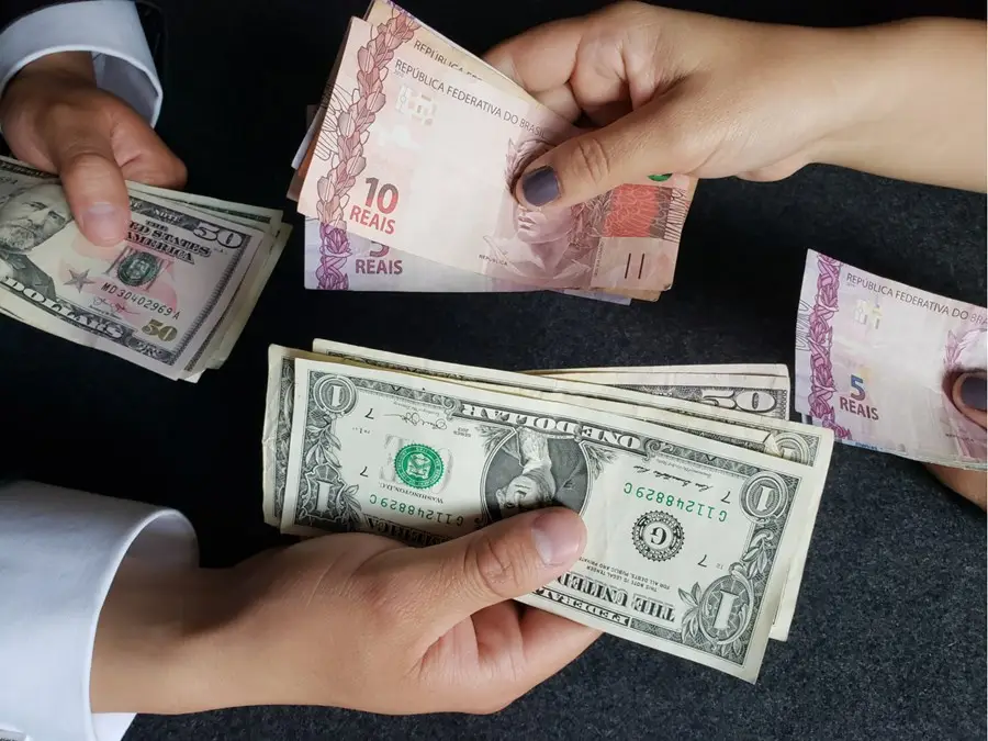 Dólar em alta acima de R$ 5,17 impacta diferentemente setores econômicos de Maringá