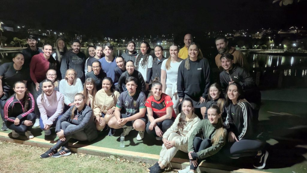 Fatec Ivaiporã leva aula de Fisioterapia Desportiva para o Jardim Botânico