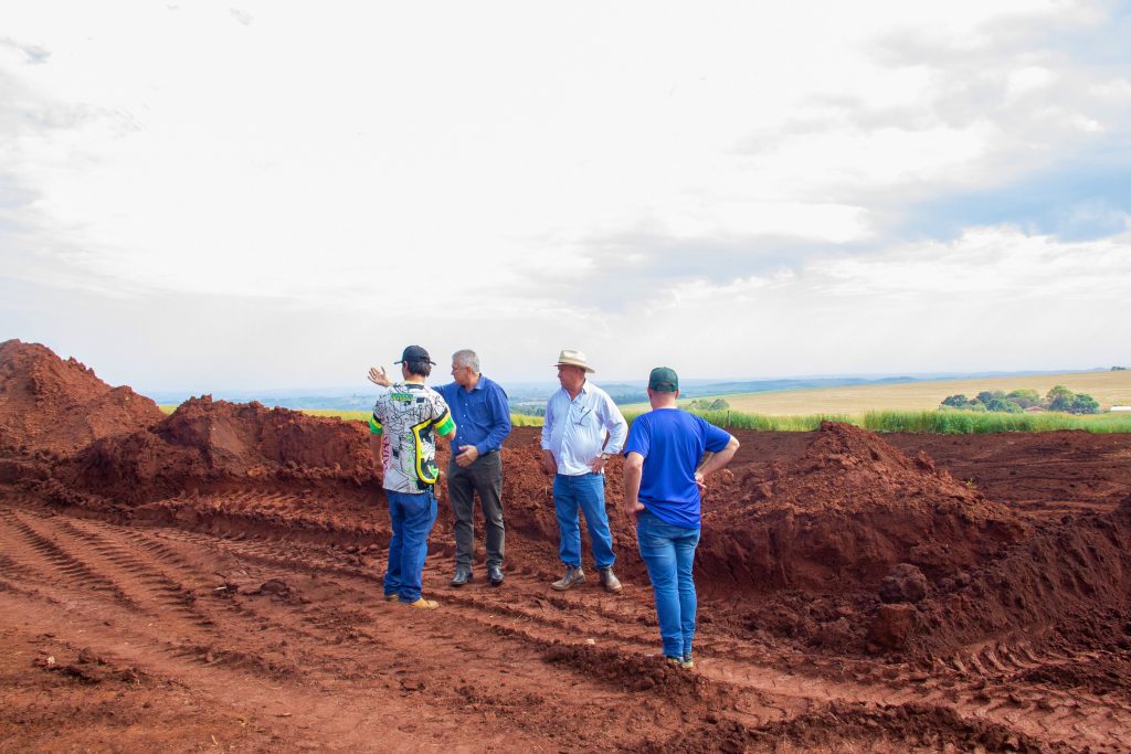 Faxinal começa terraplanagem para novo CMEI em Faxinalzinho