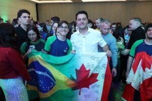 Ganhando o Mundo: programa de intercâmbio é destaque em evento em Foz do Iguaçu