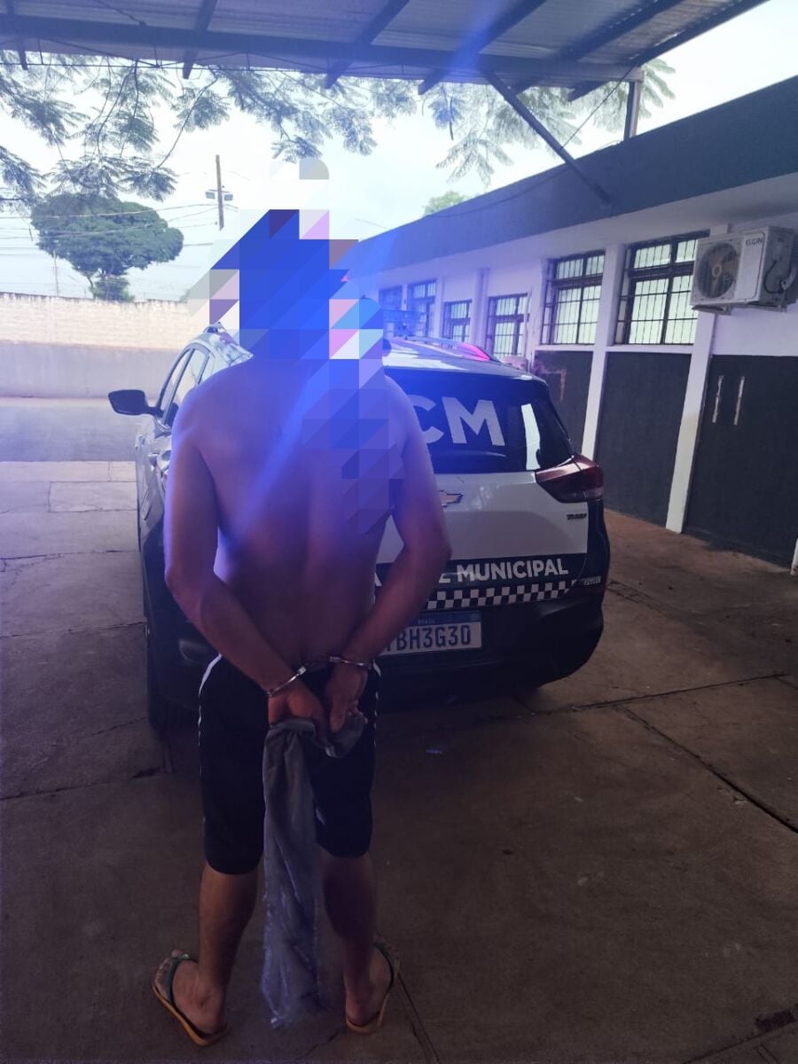 GCM de Maringá captura foragido durante patrulhamento na Rua Fernão Dias