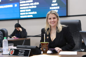 Majô leva programa de empoderamento econômico das mulheres ao plenário de Maringá