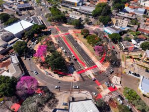 Maringá abre passagem de trânsito pela Praça Souza Naves nesta segunda
