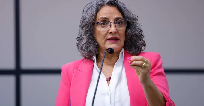 Maringá debate lei para orientar mulheres sobre uso de spray de pimenta em defesa pessoal