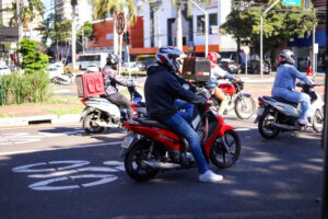 Maringá reforça segurança com campanha sobre uso correto do capacete