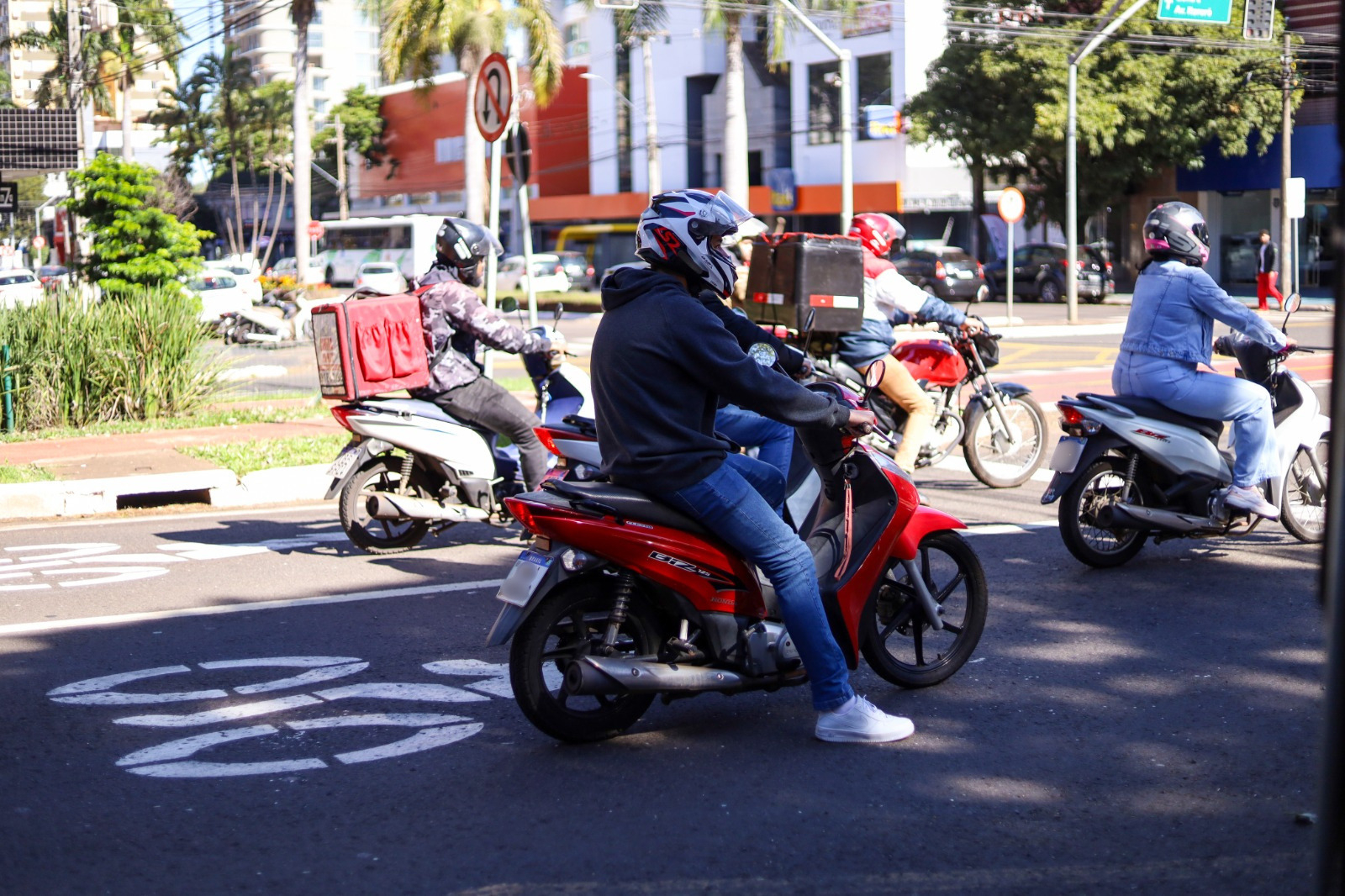 Maringá reforça segurança com campanha sobre uso correto do capacete
