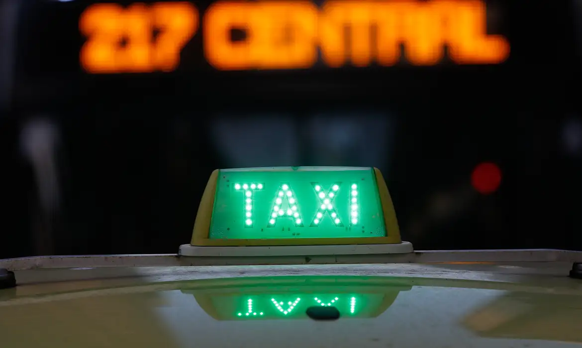 Motoristas de app e taxistas podem financiar veículos até R$ 200 mil