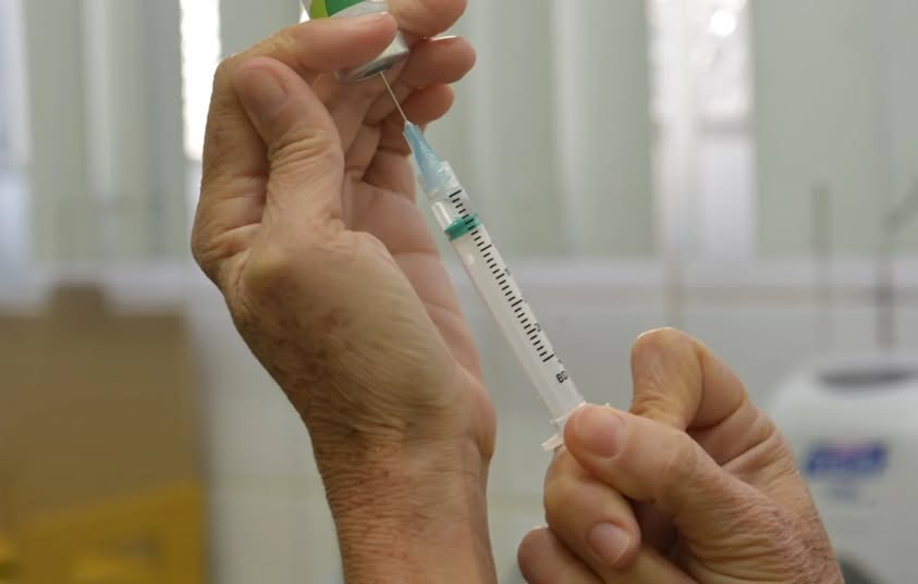 Multivacinação gratuita começa segunda no Brasil; confira pontos de vacinação