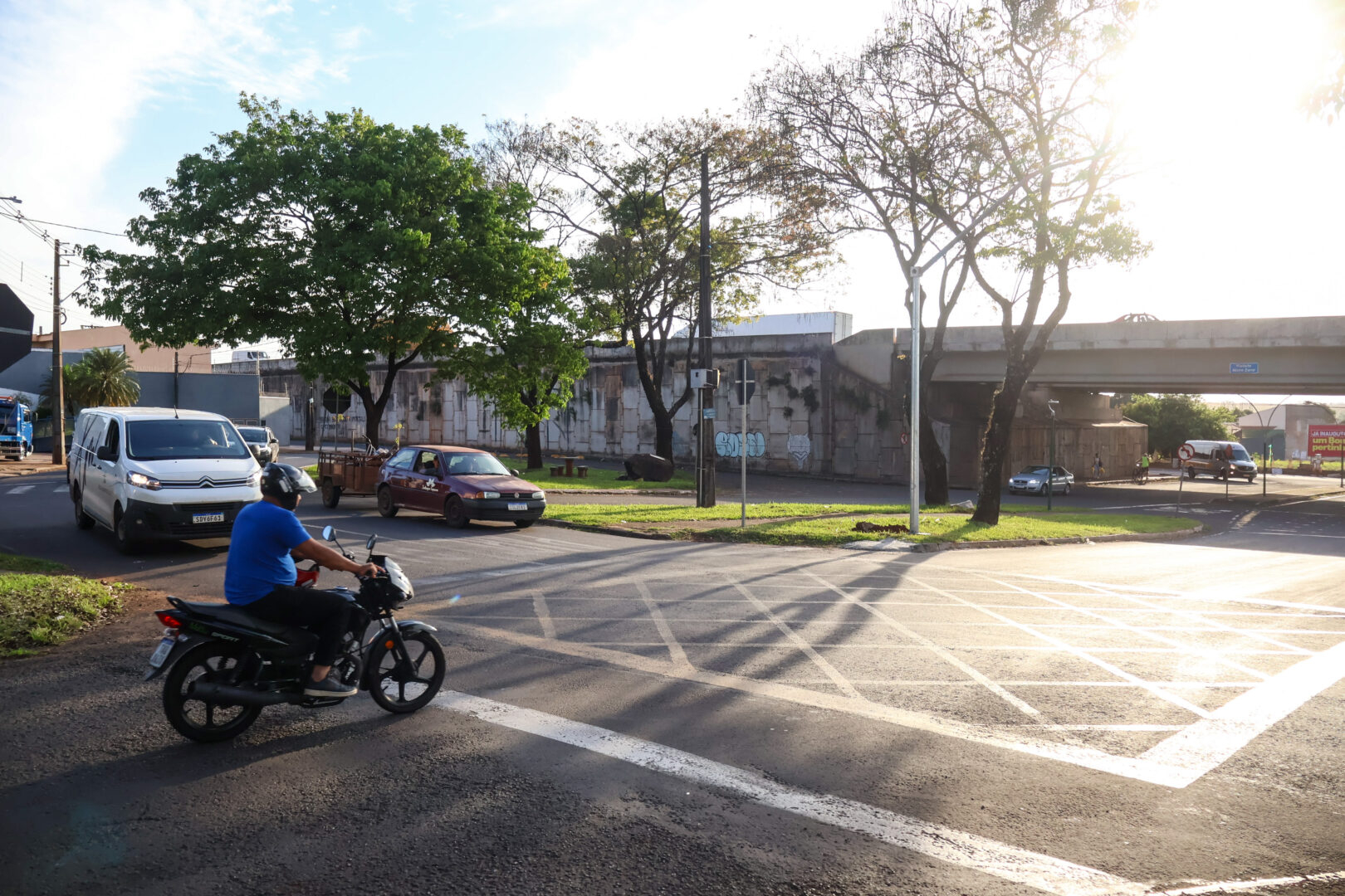 Novos semáforos na Alziro Zarur melhoram segurança no Contorno Norte