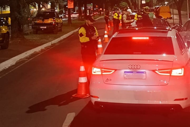 Operação de trânsito no centro de Maringá resulta em 327 abordagens e 69 autuações