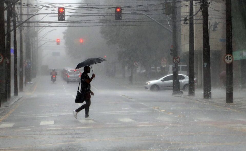 Paraná em alerta: tempestades podem atingir 395 cidades com chuvas e ventos