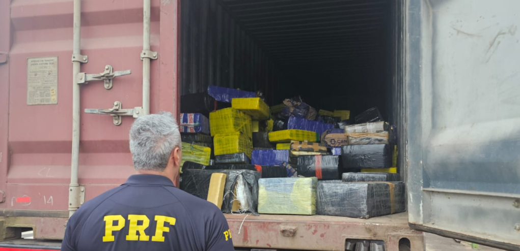 Polícia apreende 7 toneladas de drogas em caminhão no Norte do Paraná