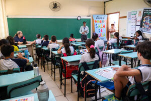 Procon Maringá leva educação financeira e consumo consciente para escolas da rede municipal
