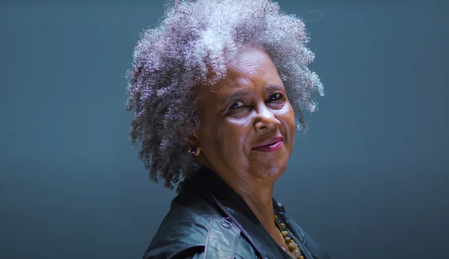 Sandra Sá fecha 47º Femucic em Maringá com show no Teatro Calil Haddad