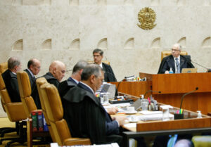 STF decide sobre vínculo de motoristas com plataformas digitais no Brasil em julgamento histórico