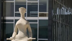 STF expande proteção contra violência de gênero e gera discussão sobre impacto no trabalho