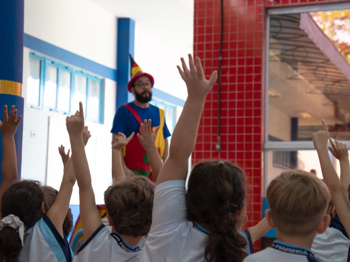 Teatro educa crianças sobre trânsito seguro nos centros de educação infantil de Maringá