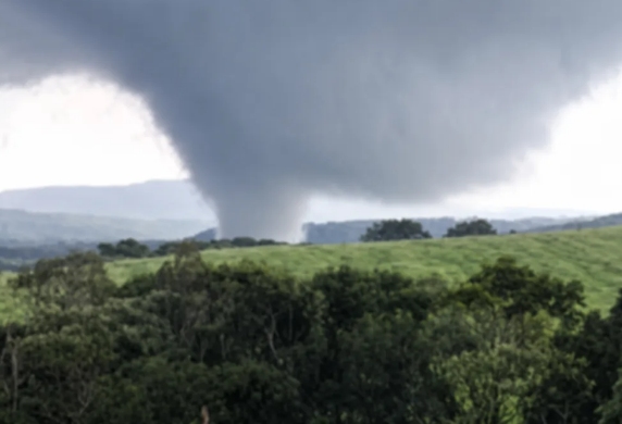 Temporal destrói estruturas rurais entre Jaguariaíva e Piraí do Sul