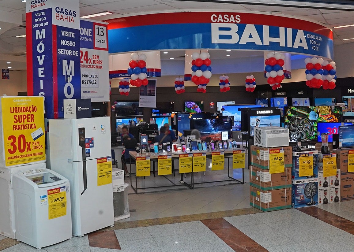 TRT-10 suspende demissões na Casas Bahia e reintegra aproximadamente 1,9 mil trabalhadores