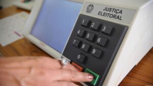 TSE encerra inscrições com 13 postulantes à Presidência em 2026