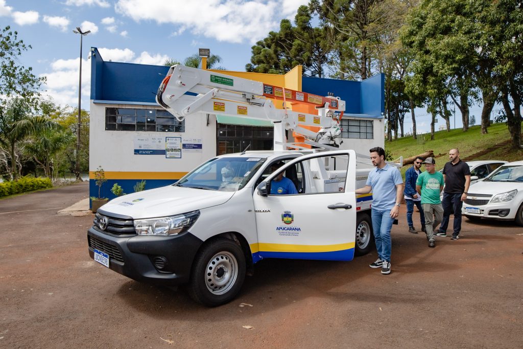 Apucarana investe R$ 400 mil em caminhonete para ampliar serviços de manejo de árvores