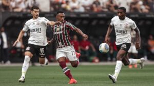 Brasileirão tem rodada de decisões: cinco jogos neste domingo movem liderança