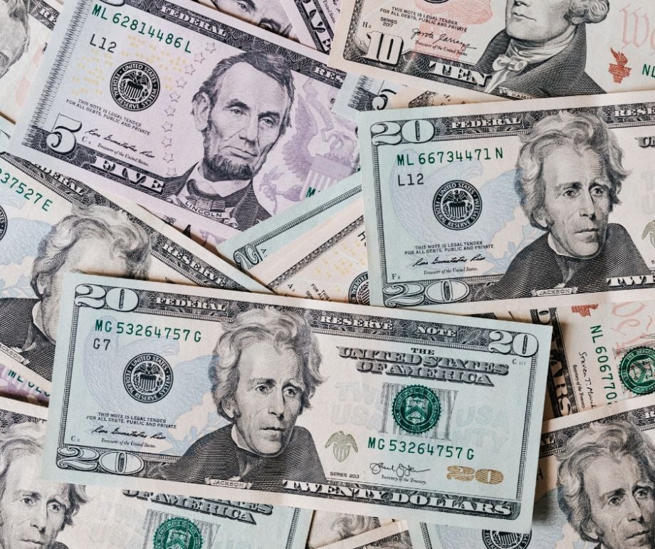 Cotação do dólar afeta economia local, preços e negócios em Maringá