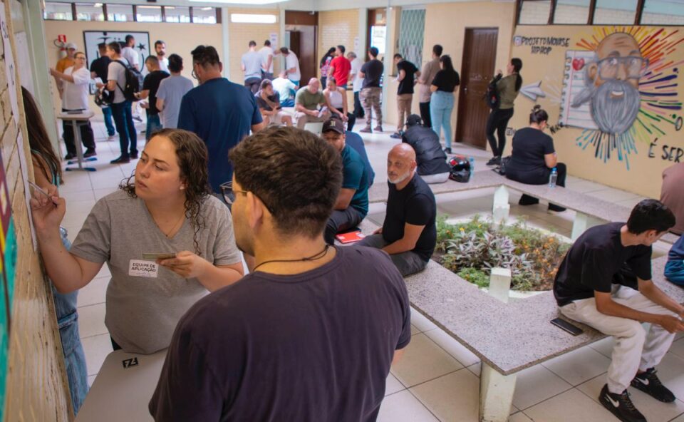 Curitiba abre 348 vagas em concurso público para diversos cargos na administração