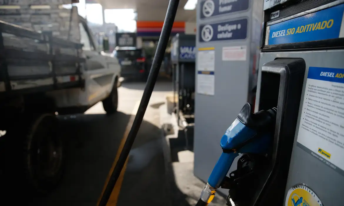 Federal amplia subsídios para combustíveis e libera R$ 6,6 bi contra alta do petróleo