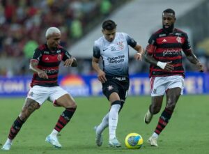 Flamengo volta ao topo após vitória sobre Corinthians na 27ª rodada