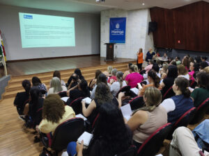 Líderes da educação em Maringá discutem trabalho e comunicação digital