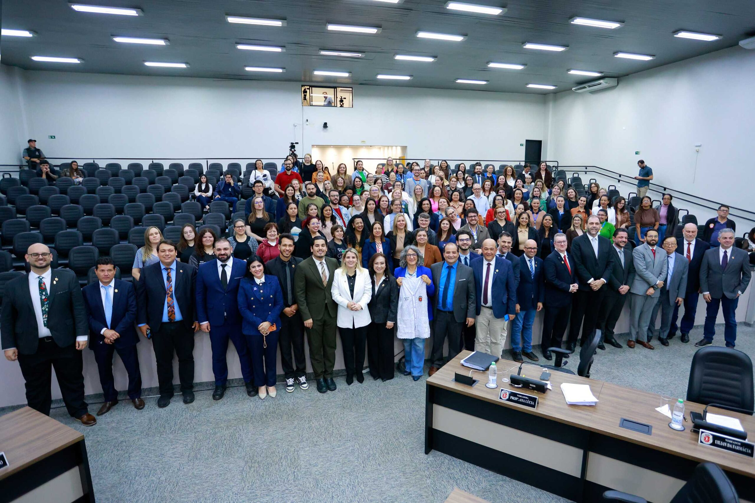 Maringá aprova reestruturação salarial para magistério municipal