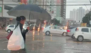 Maringá pode receber mais de 50mm de chuva neste sábado com chegada de frente fria